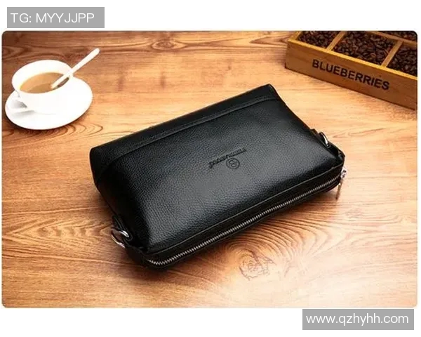 男士足球明星手包时尚潮流解析与搭配技巧分享